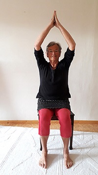 Yoga auf dem Stuhl